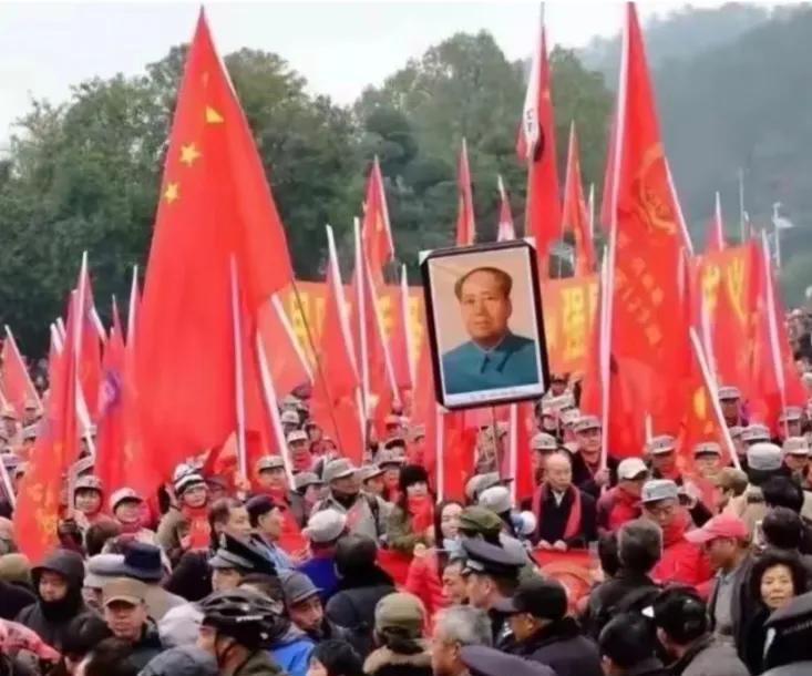 #对于你来说，最敬仰的人是谁#
我是普通百姓，能够与父辈不同，从小有书读，有饭吃