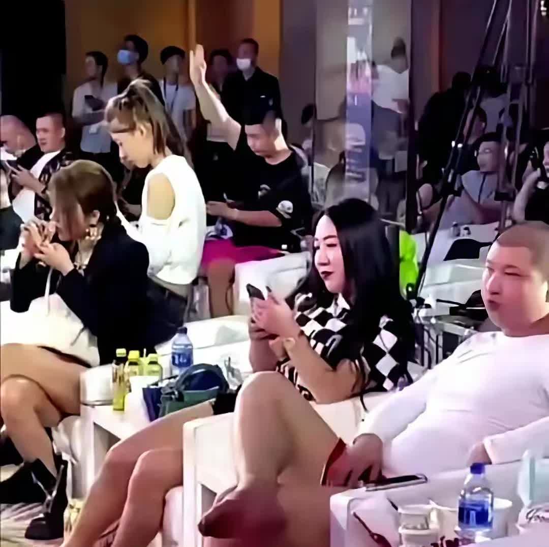 东北网红聚会，彻底撕开网红私底下的遮羞布！

这些靠着别人打赏成就的网红，本