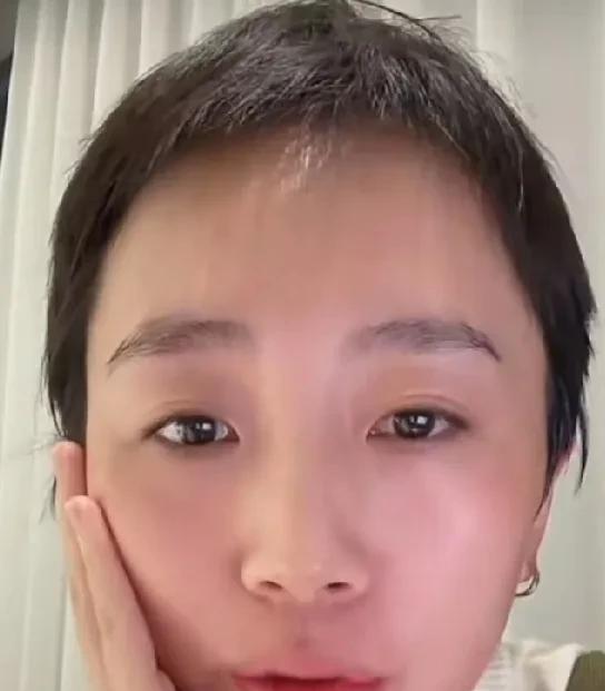 秋天妈妈回应秋天不上课的原因，可信吗？
秋天妈妈让秋天从爸爸那回来，说好的是上学