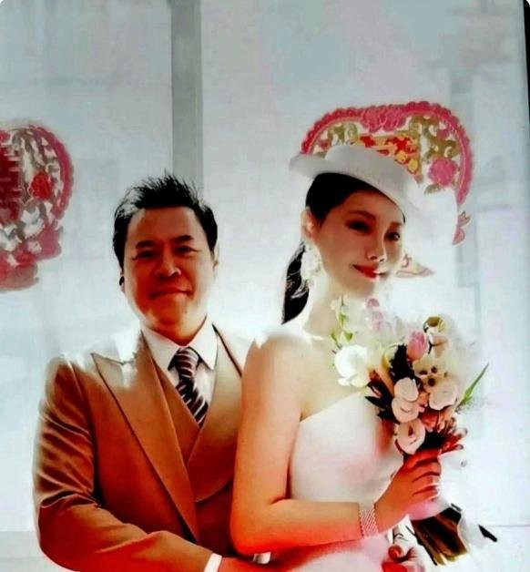 有报道称，大S临走前意识仍异常清醒，这消息听着令人揪心。护理人员在为她擦拭身体时