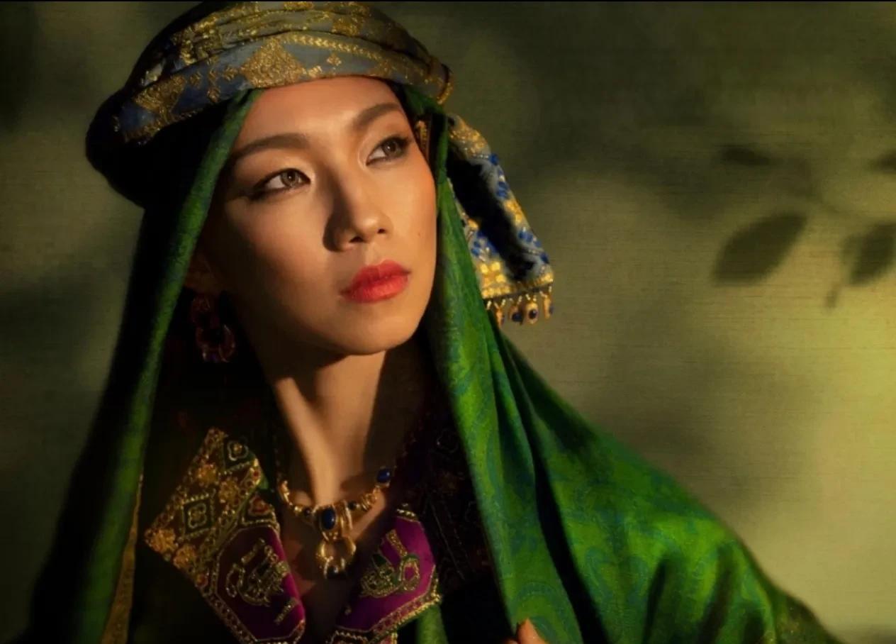 尤其是汽车类的代言拿到可谓是非常难得了，她作为一个不出名的十八线小明星竟然签约成