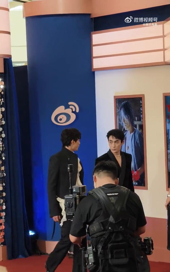 电影《东极岛》品牌的输入主义就英俊赞美的真实故事。历时六年，二零二零年开始，是华