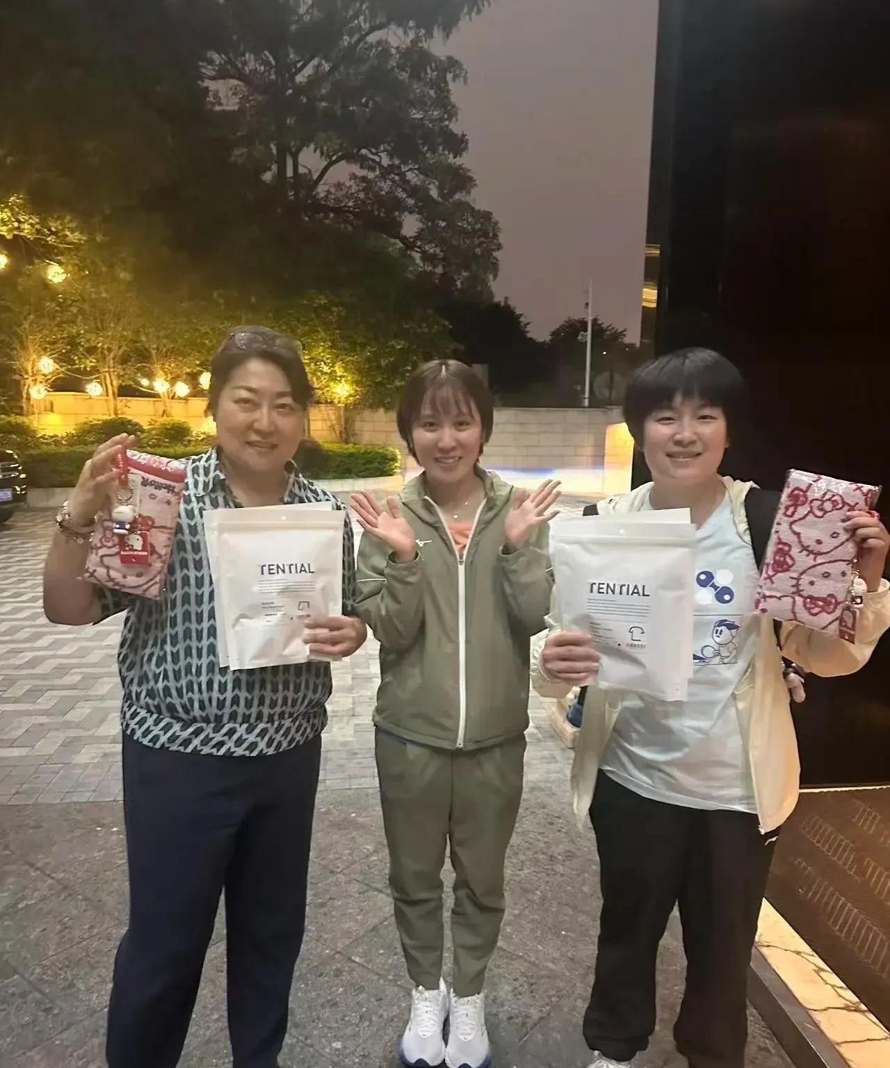 miu酱我也想要[爱慕]果然在日本都要买三丽鸥啊哈！
平野桑这是把中国的人情世故