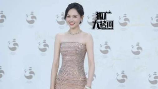 成都这一夜，唐嫣拿视后，黄晓明又帅回来了，被赵雅芝惊艳到了