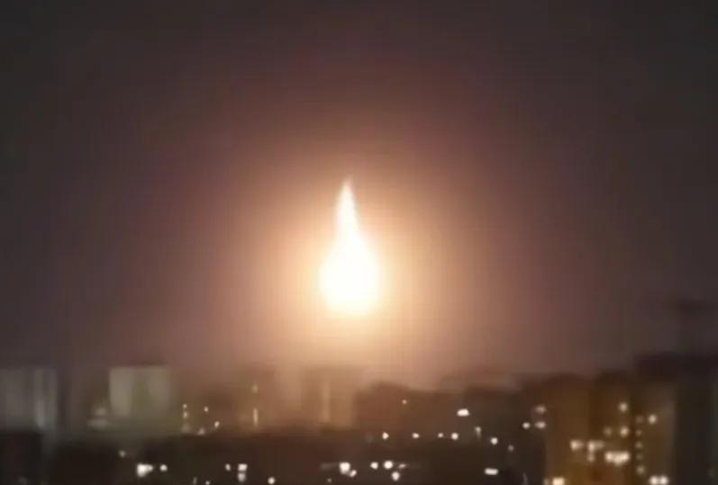 基辅市伤亡惨重！7月30日夜至31日凌晨，俄军对乌克兰发动大规模空袭！首都基辅成