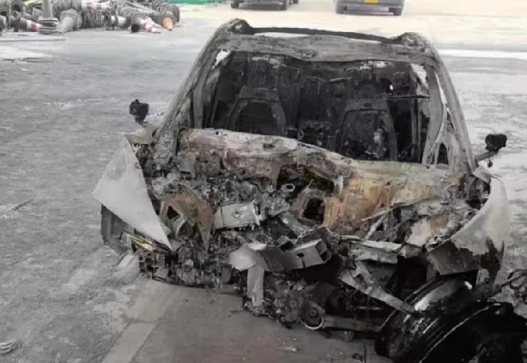 新能源自燃致3人死亡！如何防止？
1，尽量不买新能源，
2，选择安全的车型，
3