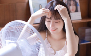 高冷霸总老公带小白花回家后，所有人都等着我被赶出家门，我却觉醒读心术，发现老公时时刻刻都在紧张我