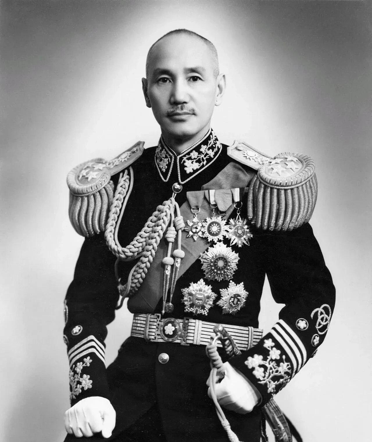 此人名为常凯申，英文名叫Chiang Kai-shek，是近现代中国的重要历史人
