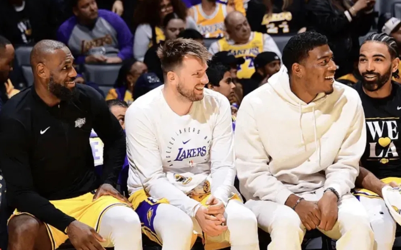 詹姆斯愿意再次降薪，看来他也认清了现在自身的情况！
根据NBA记者西格尔的报道，