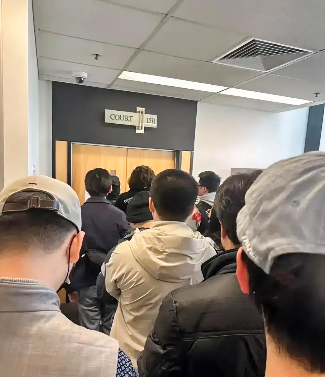 不出意外，
特普会终没达成有效协议，
还得接着谈。
可澳洲那边同日举行的杨兰兰案