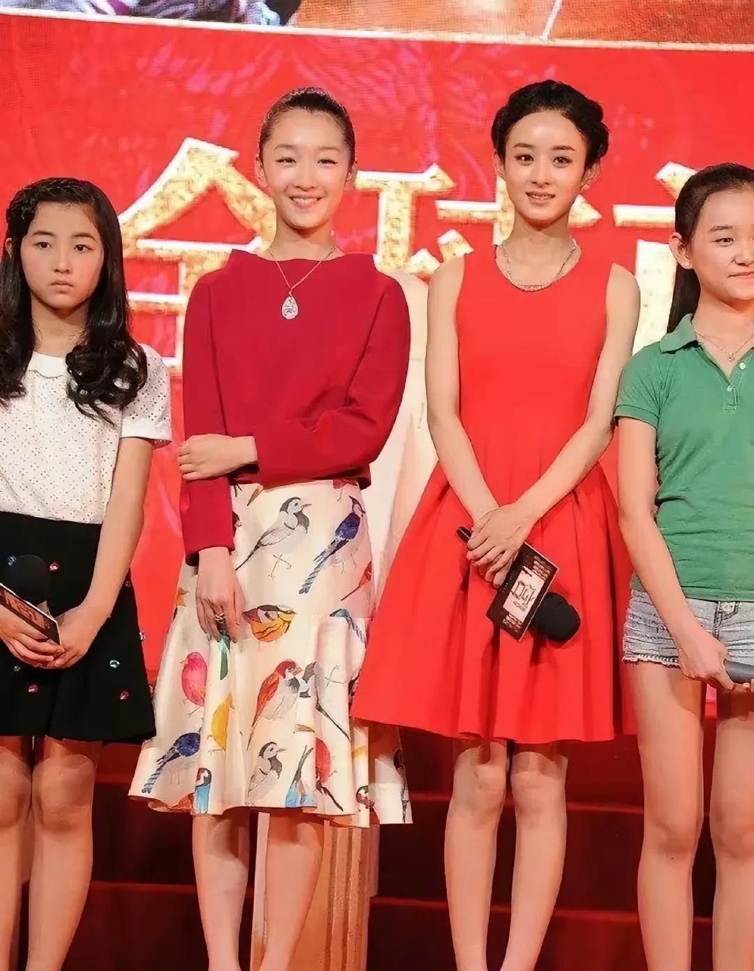 赵丽颖真是不老女神，这是几年前周冬雨、赵丽颖、张子枫、蒋依依四美同框，那时候赵丽