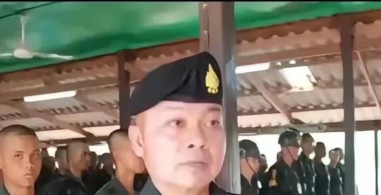 泰国的火力太强劲了，让柬埔寨军队受不了。当柬埔寨军方发射一发炮弹过来时候，泰国军