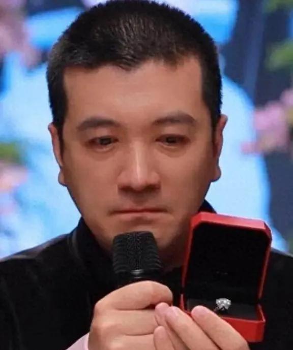 黄圣依离婚5个月后搬新家，住进带私人电梯的3层别墅
黄圣依离婚后那叫一个潇洒！2