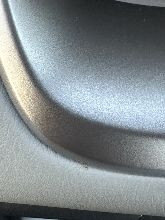 这种维保会给换吗
半年的车，方向盘脱皮了，真无语啊，这种不可能是外力导致的吧