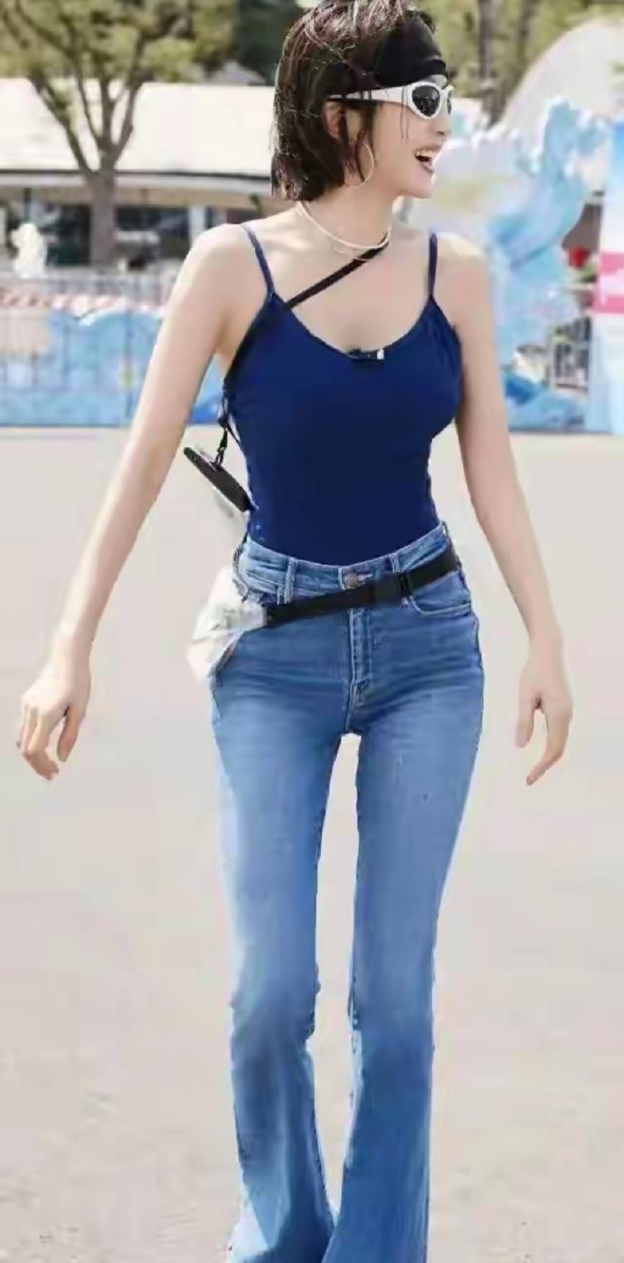 难怪45岁的秦岚能拿下35岁魏大勋，这身材真是绝了！谁能不爱啊 ​​​