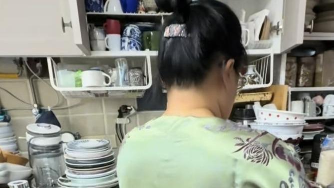 家里堆积如山！胡老师承认被反噬，真实场面壮观 网友：可怕