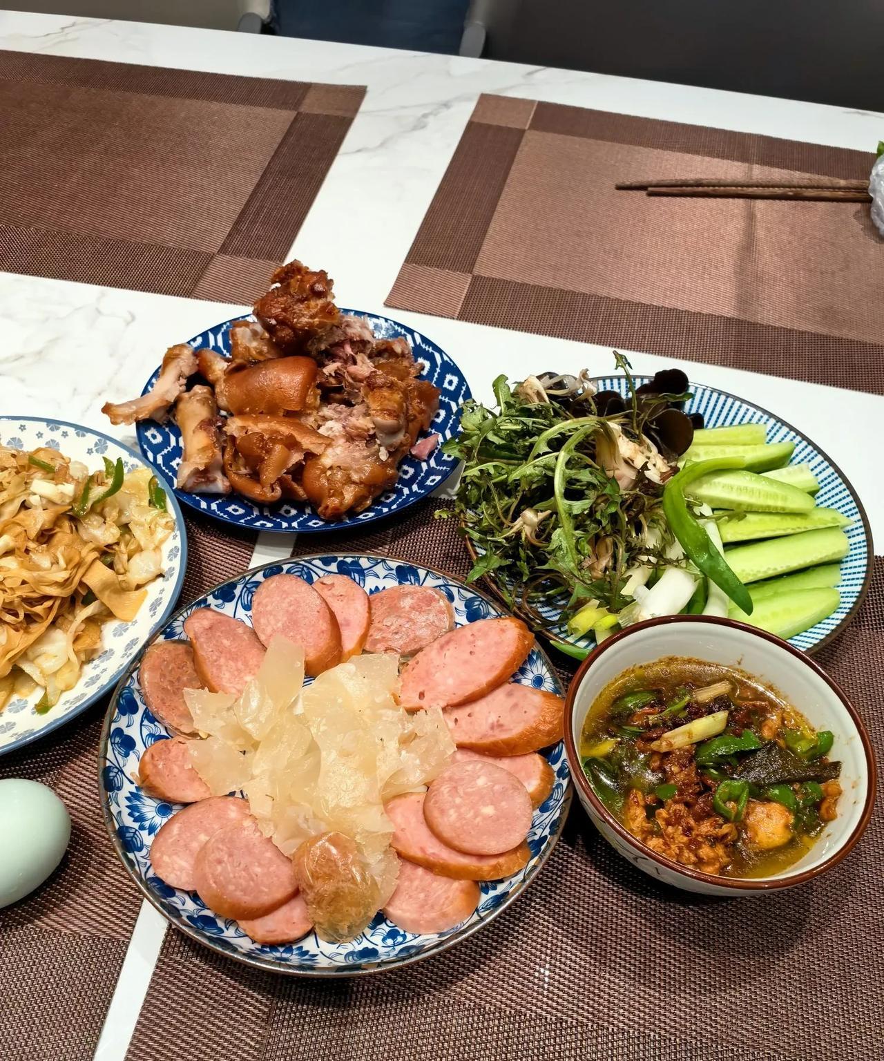 #我的宝藏兴趣# #发优质内容享分成#      波儿姐家理疗康复店的老姐，是个