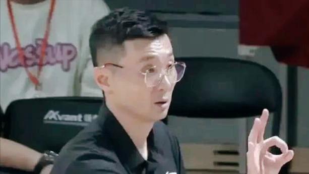 CBA魔幻夜，排名格局彻底变动，三次焦点战上演各种逆袭