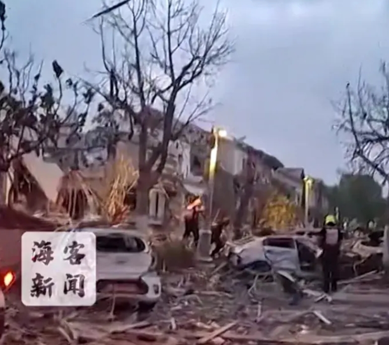被导弹继续轰下去恐有灭国危险
以色列国土面积2.5万平方公里，接近中国海南省的3