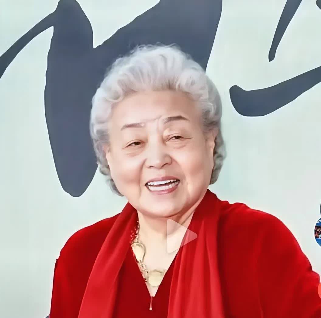 姜富子—
《澡堂老板家的男人们》中奶奶扮演者
她的真实人生也非美满
剧里福