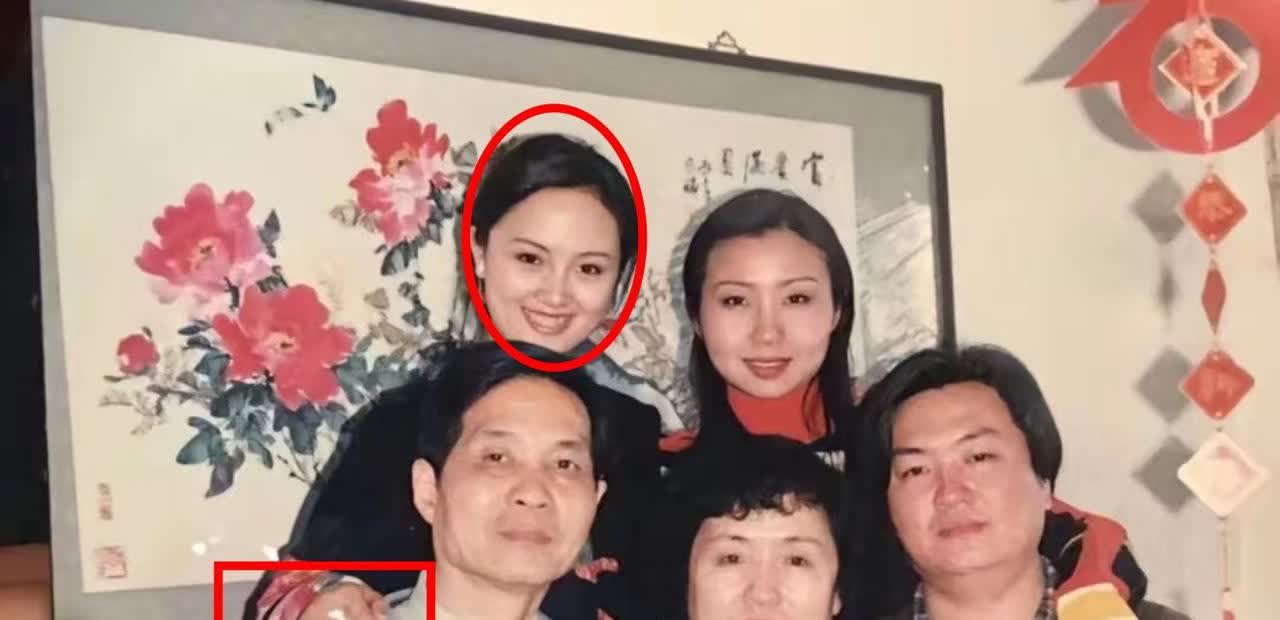 刚查了朱媛媛，
不查不知道，一查吓一跳。

朱媛媛在北京和父母同住几十年，