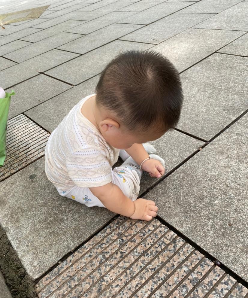 带娃以后才知道：
1.给宝宝洗澡前先不用给他脱尿不湿，要不然他就会拉一泡大的。