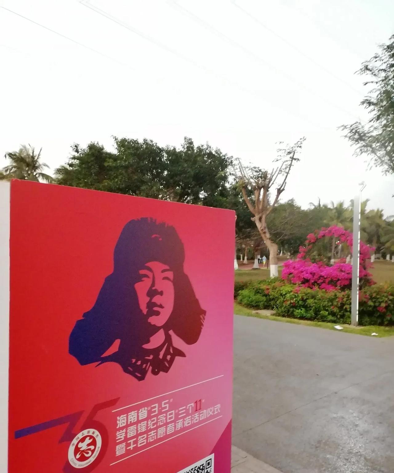补丁口袋盛满未署名的春风
老日记本里钢笔正在发芽
墨迹洇开成指纹状的苔藓
我沿着