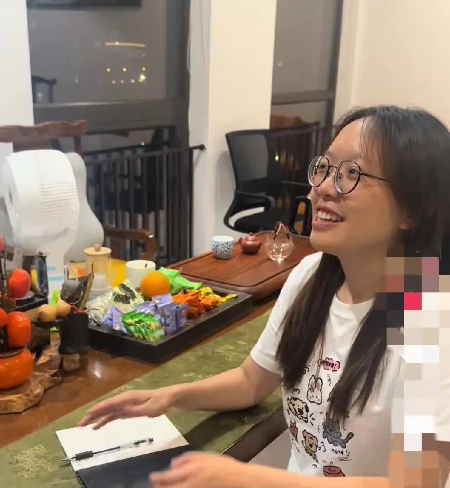 有一个好消息和一个坏消息。
好消息是浩男妈妈好大妹的工作室成立之后就要招人了，