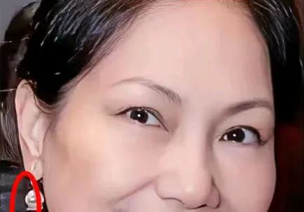 太意外了，
S妈不喜汪小菲是有原因的，
原来在S妈心里，
她二女儿的第一段