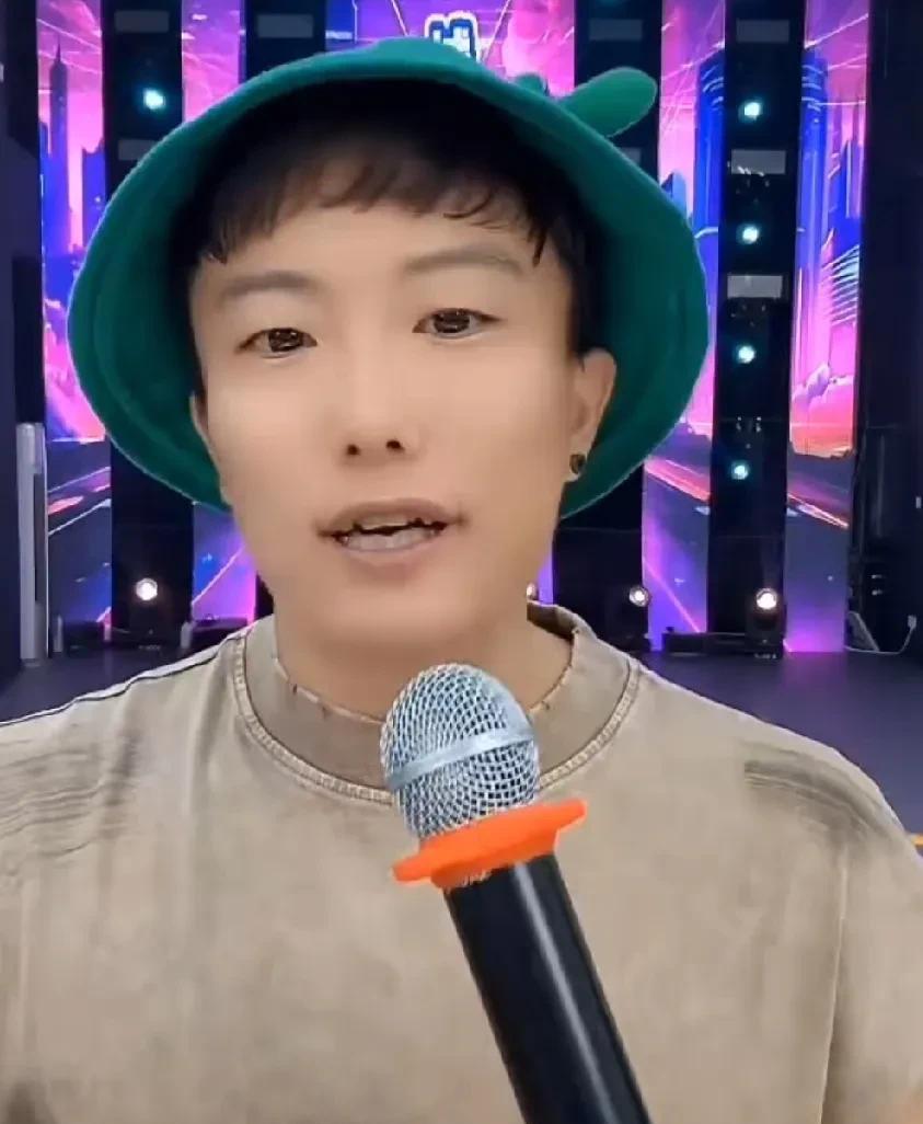 胡闹嘲讽仙家军粉丝全网最没有素质
你看TM他妈这些年张二嫂没少让这帮人编外号，但