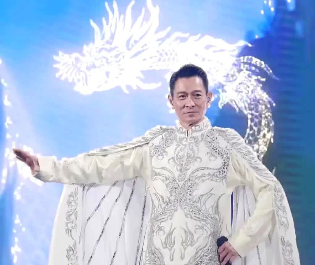 刘德华啊，

实在不行你就退圈吧，

主要是大家都看不下去了，

因