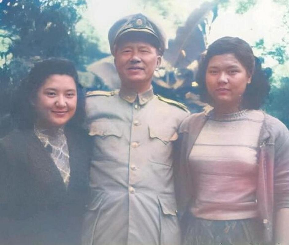 1986 年，白崇禧的女儿白先慧偷偷潜回大陆。她呀，在家排行老二，这次回来，那可