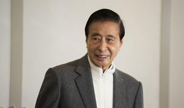 1985年，李兆基与刘惠娟离婚。离婚后，李兆基给刘惠娟购豪宅、建佛庙，记者就问他
