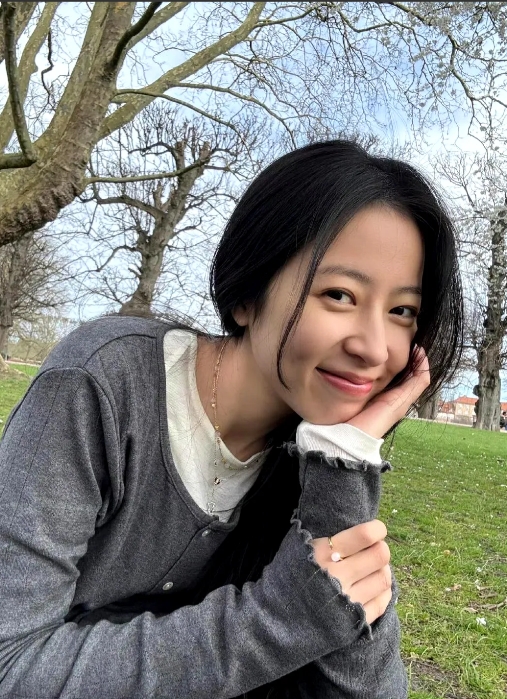 朋友们，我觉得周雨彤经过《花少6》那么一大轮吐槽后，直接资源飞升了！
当初《花少