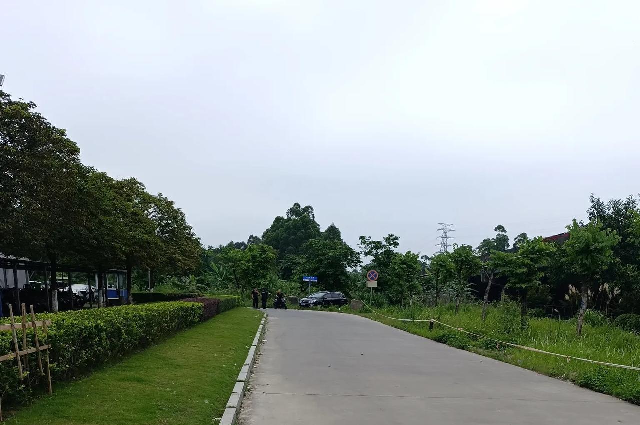 围村收费就差点让我们的车无处可藏了
这马上汽车城又要围城收费了
当我在汽车博览城