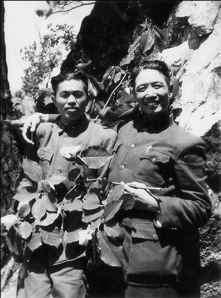 第二十四军的两位军长，一位是开国中将，另一位是上将，一位当了大军区司令员，另一位
