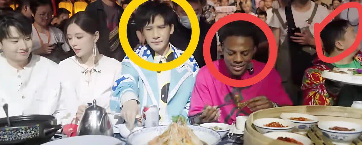 我以为“甲亢哥”去找大张伟，会出现一个碎嘴子和另一个碎嘴子跨越语言障碍进行沟通，