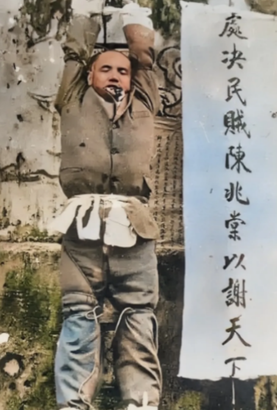 1911年，潮汕知府陈兆棠，走上绞刑台，从镜头中我们可以看到，他被五花大绑地悬挂