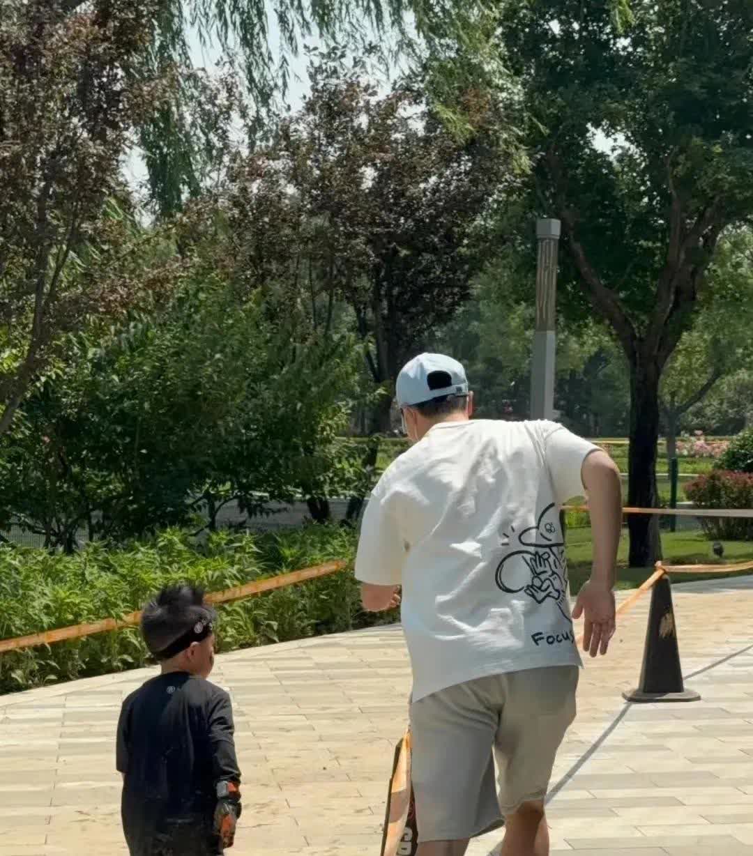 龙队现在有时间带娃了。
马龙带儿子奥利弗参加斯巴达，怪不得龙队不区多哈，要给儿