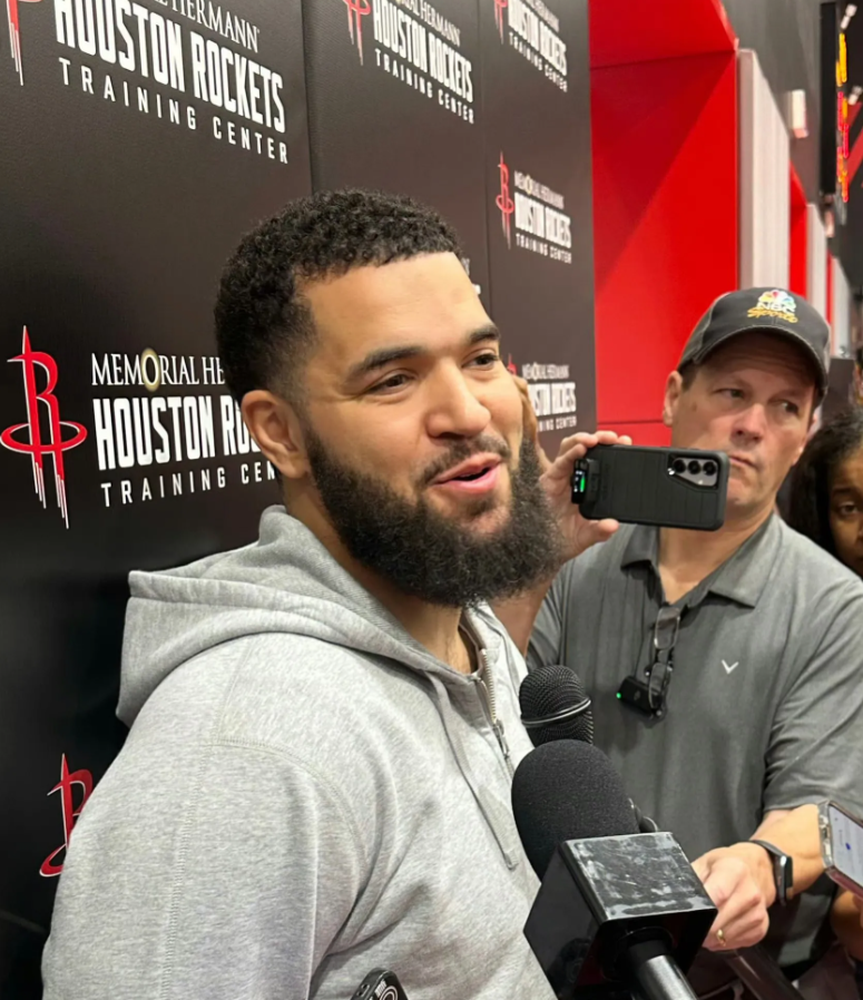 范弗利特表示，他上周已经不再拄拐杖，一切进展顺利，他计划在本赛季末回归。
范弗利