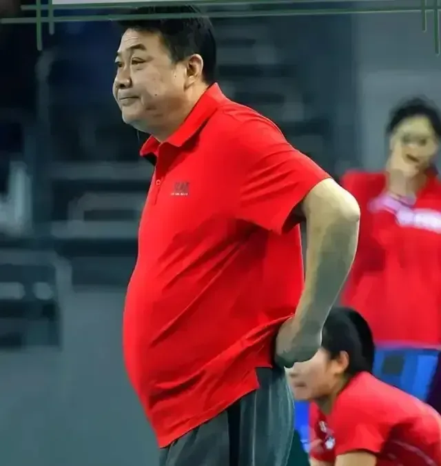 为什么说蔡斌不会续签中国女排主教练？
1，为了第一时间拿到巴奥入场券，排管中心砸