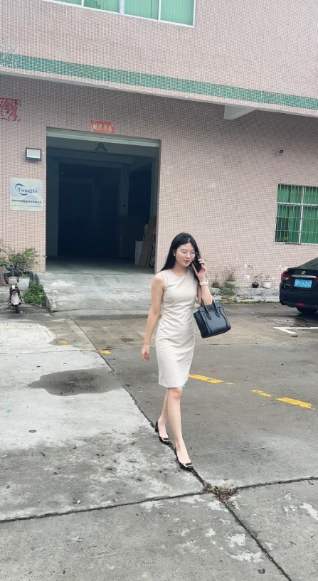 每天的生活就是去工厂见客户拍视频