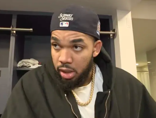 NBA常规赛，尼克斯113-100击败篮网。
赛后尼克斯球员卡尔-安东尼-唐斯接