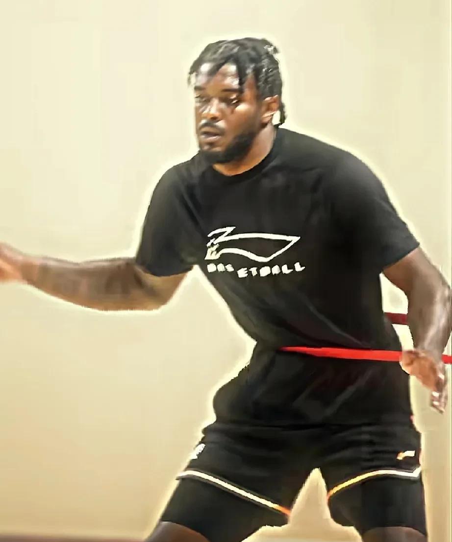 为什么辽宁男篮还要用奥利弗和威尔斯？
辽宁男篮新赛季的四名外援已经全部归队，其中