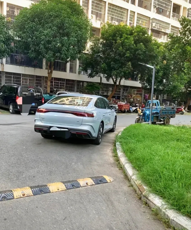 最近我知道的值得买的新车和二手车行情
1 君威新车10万了，你要置换还有补贴，也