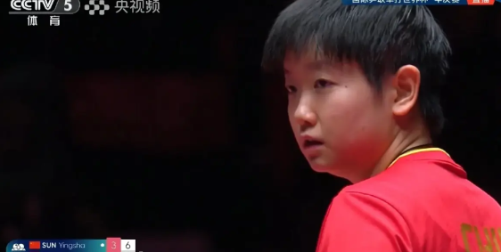 孙颖莎距离卫冕冠军只有一步之遥
不出意外，莎莎果然较为轻松的战胜了劲敌陈幸同，再