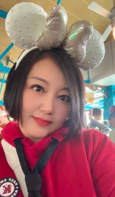 不出意外
瑾汐正在回福建的路上
不过我在瑾汐养家哥身上发现了一个秘密


有没有