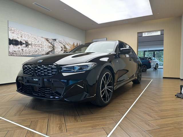 等了两个月的330li终于到啦
以前没开过车，这是我的第一辆车也评价不出好坏，自