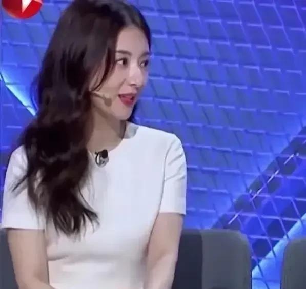 更有人说甚至郭富城早已经注意到了方媛这个女人。
不管怎么认识的，方媛一定是幸运的