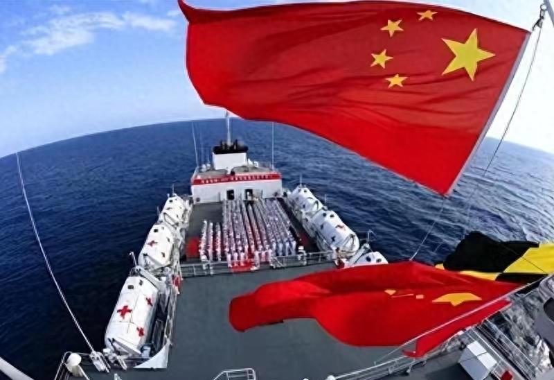 凤凰卫视资深评论员石齐平今日发文谈中国运势，提出中国曾连续错失三大机遇，如今却已
